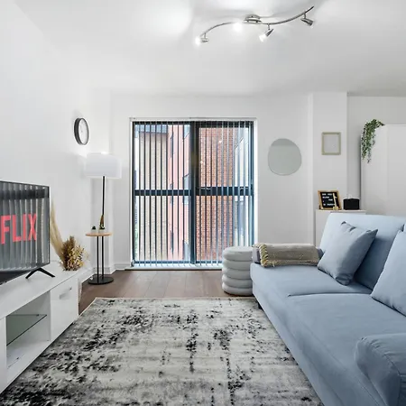 Modern Studio Near City Centre-2